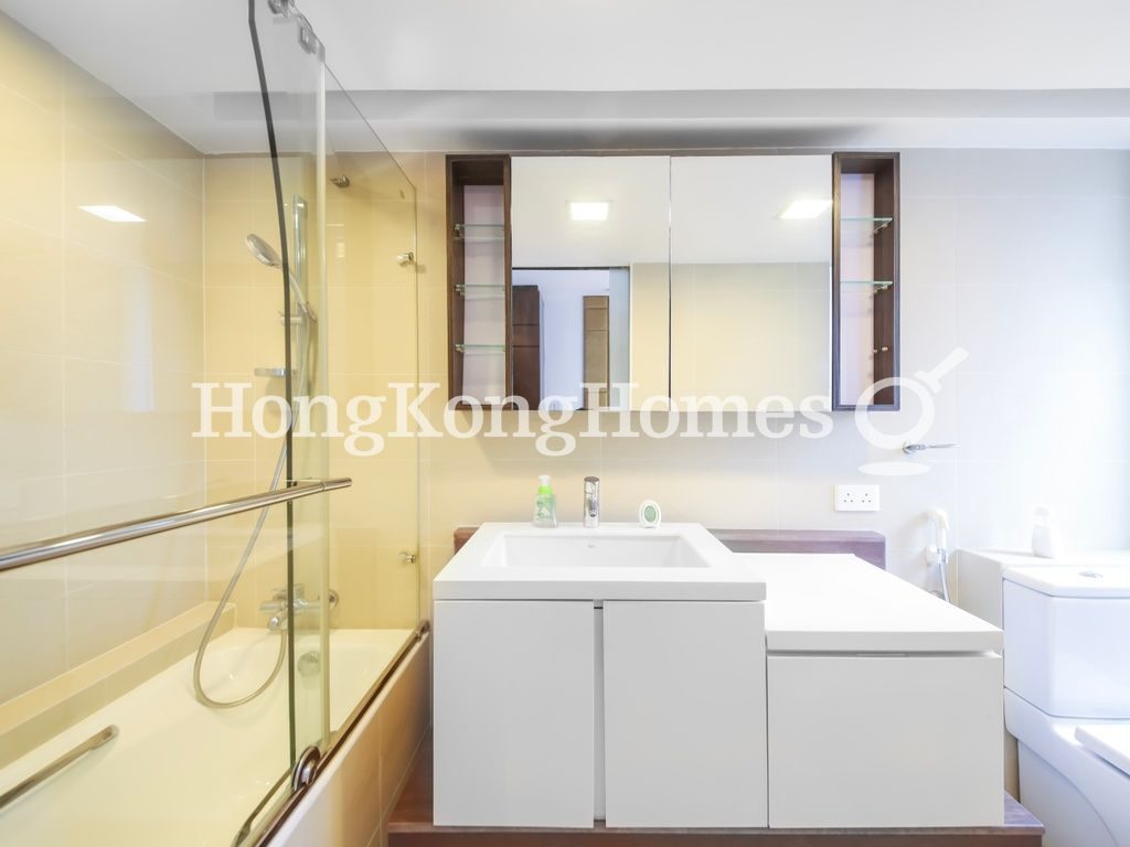 Master Bathroom — Merry Court, Mid-levels West