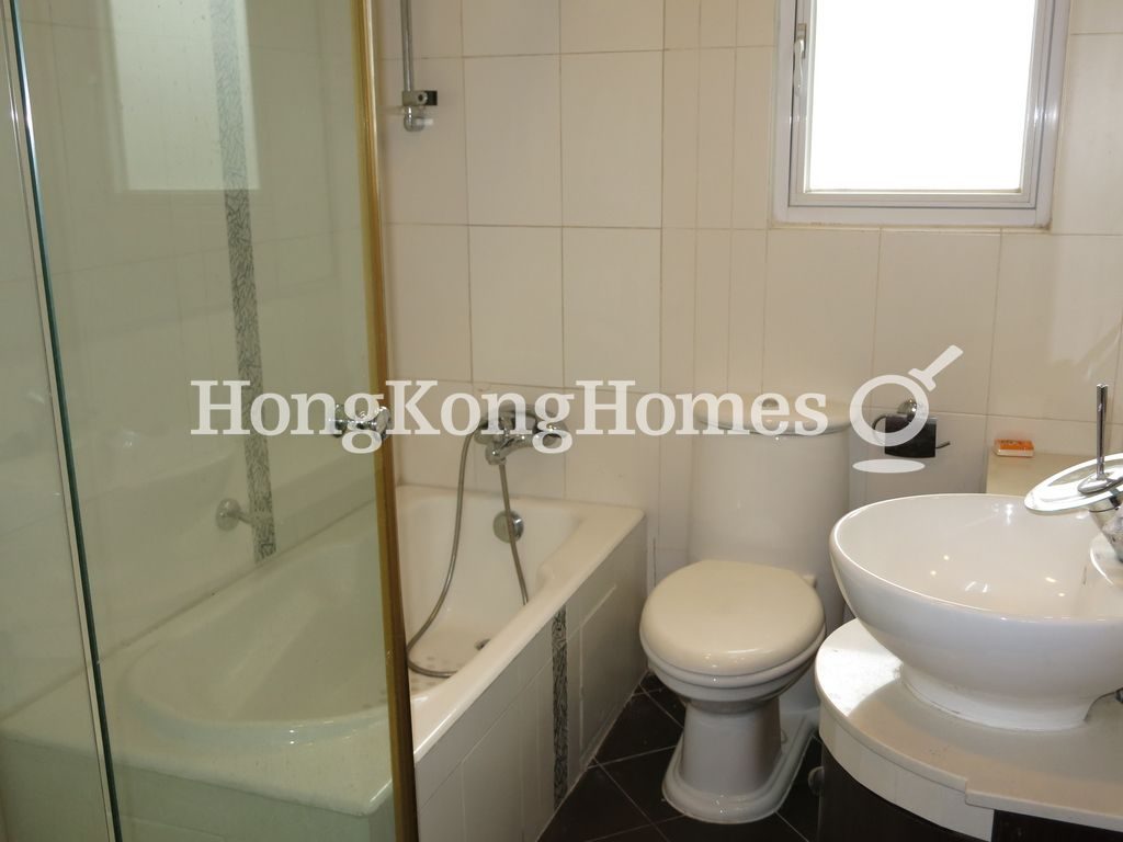 Master Bathroom — 御林峰 - 第03座，沙田