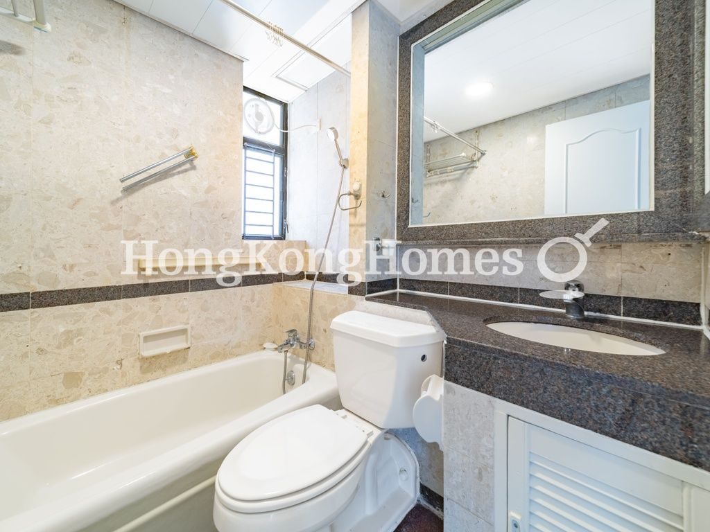 Guest Bathroom — 承德山莊 I，西半山