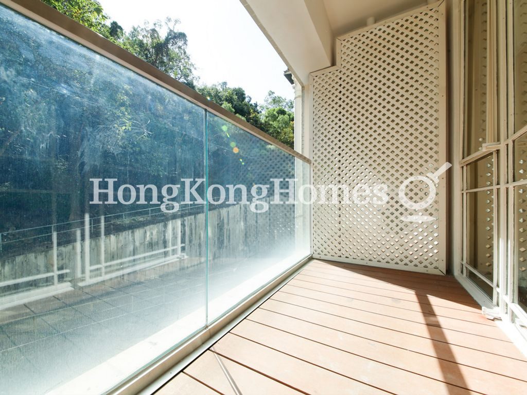 Balcony off Living and Dining Room — 年豐園 - 第02座，西半山