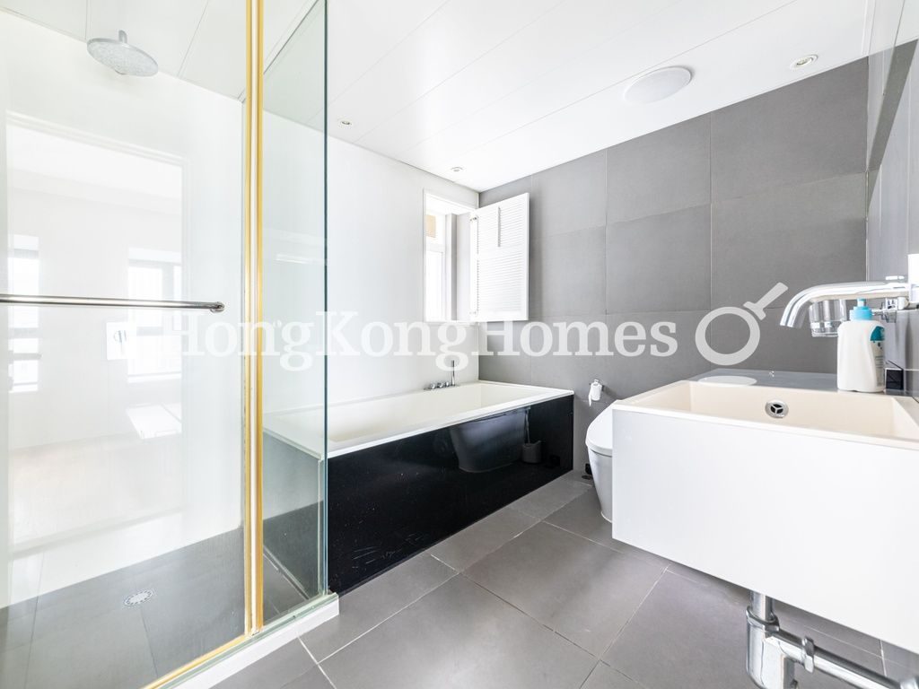 Master Bathroom — 匯豪閣，西半山