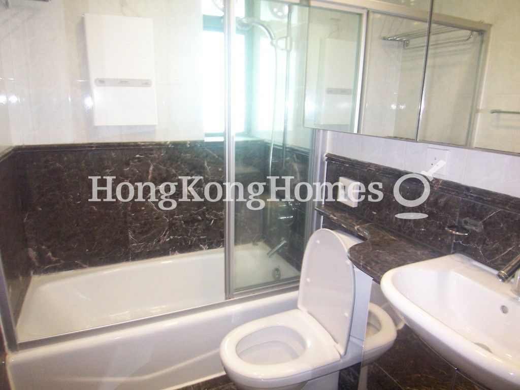 Guest Bathroom — 大坑道 10號，大坑
