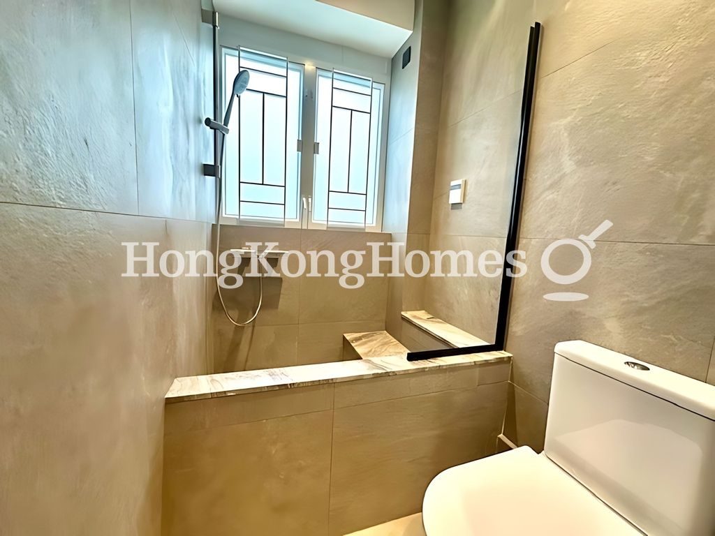 Master Bathroom — Blue Pool Court (Sing Woo Road), Happy Valley