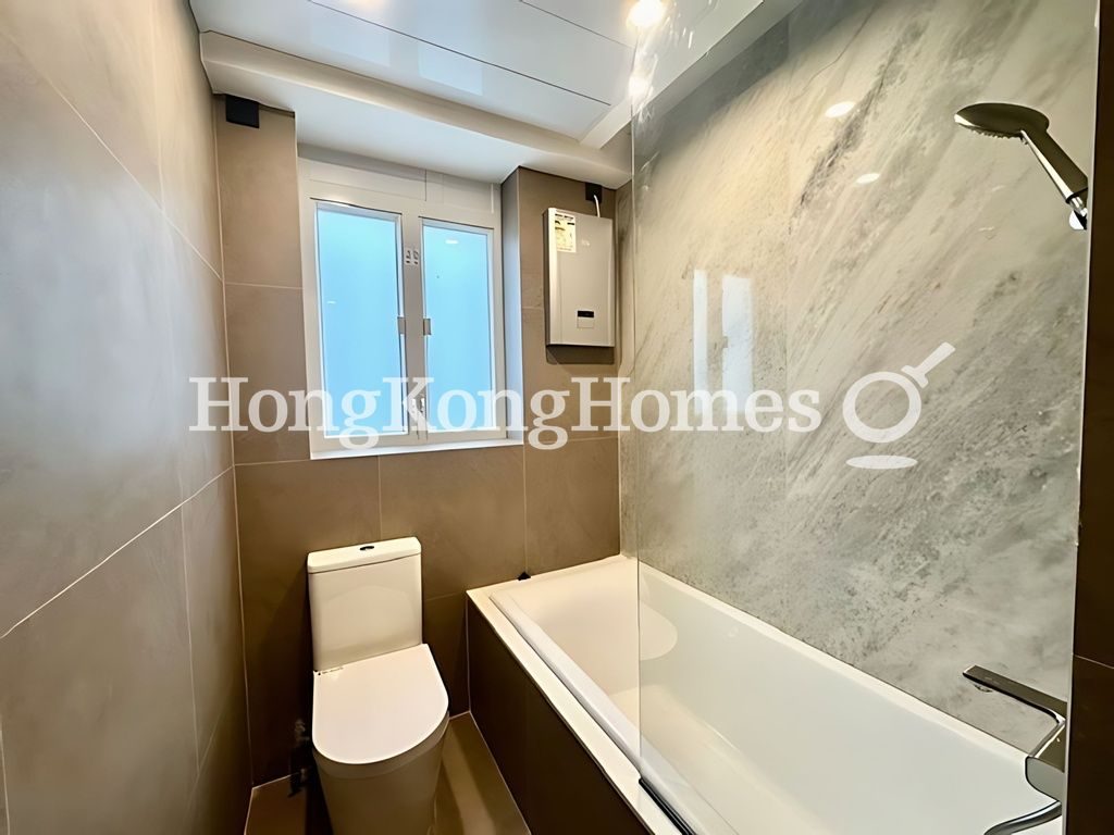 Guest Bathroom — Blue Pool Court (Sing Woo Road), Happy Valley