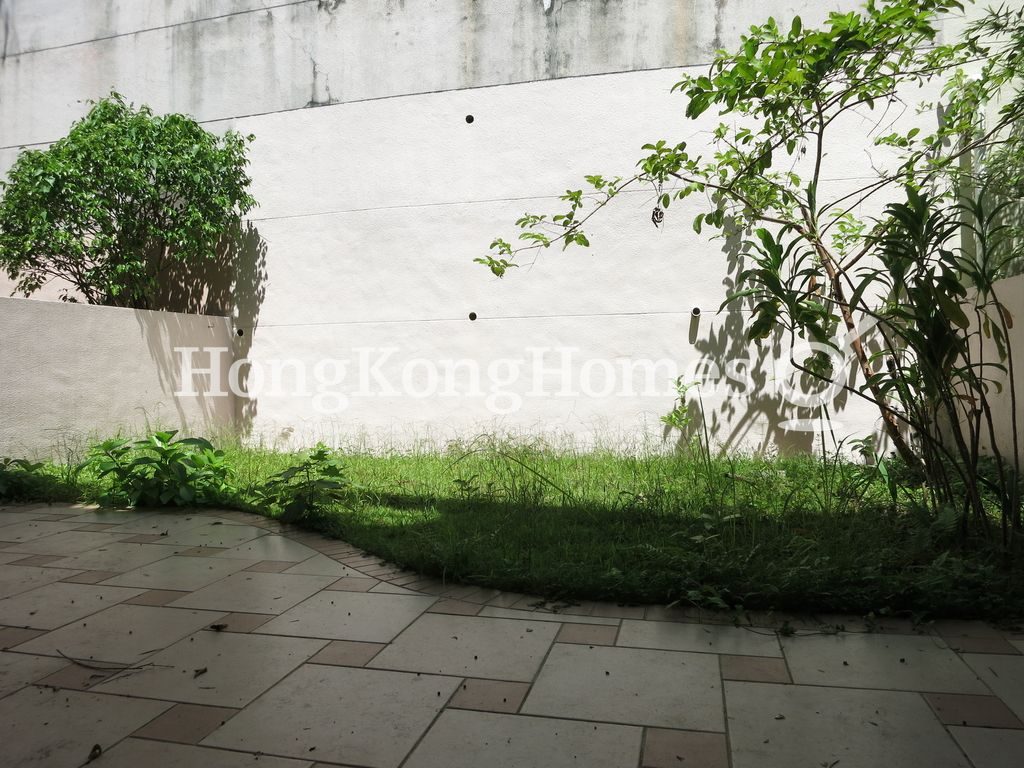 Private Terrace off Liv/Din Rm — 柏寧頓花園，西貢