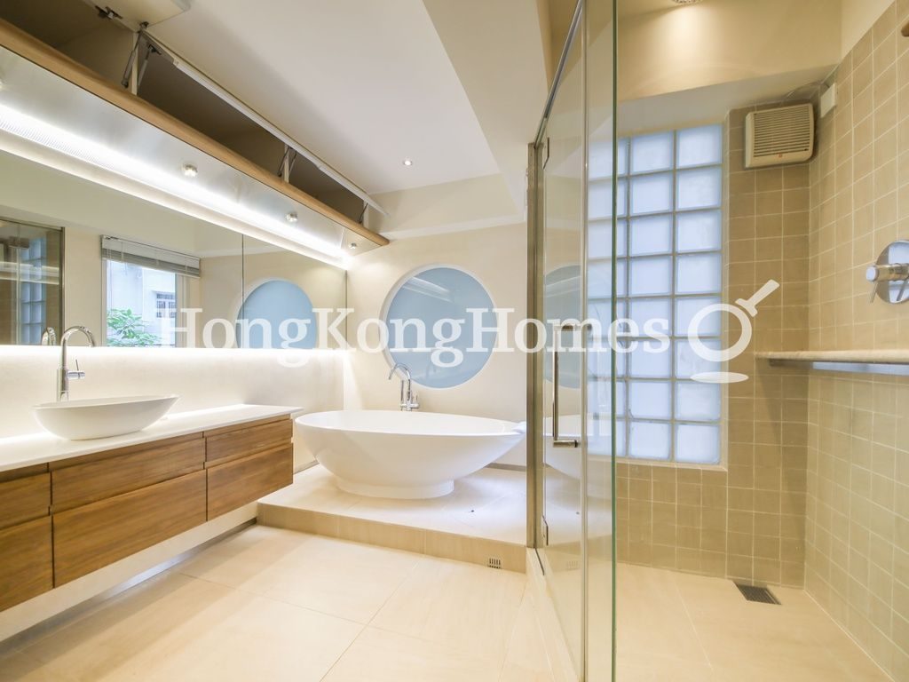 Ensuite Bathroom — 慶雲大廈，西半山