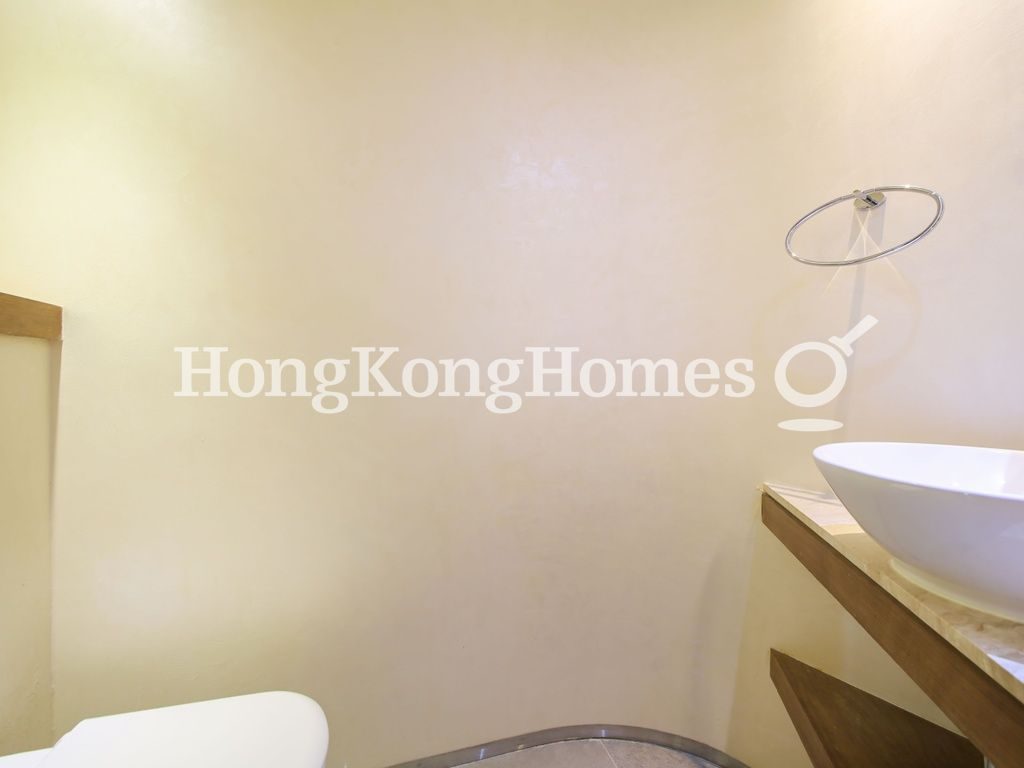 Guest Powder Room — 慶雲大廈，西半山