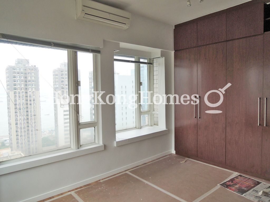 Built-in Wardrobe in Master Bedroom — 俊庭居，西營盤