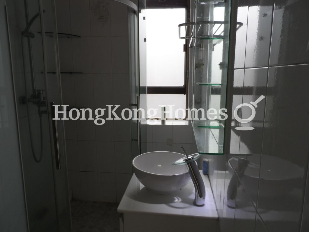 Guest Bathroom — 喇沙樓，九龍塘