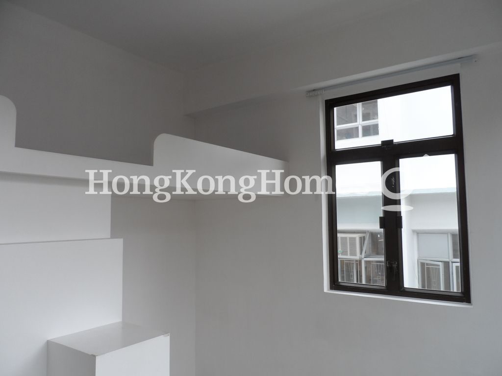 Built-in Bed in Second Bedroom — 喇沙樓，九龍塘
