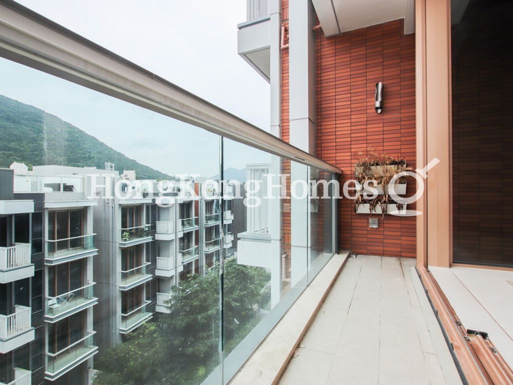 Balcony off Living and Dining Room — 傲瀧 - 第2座，清水灣