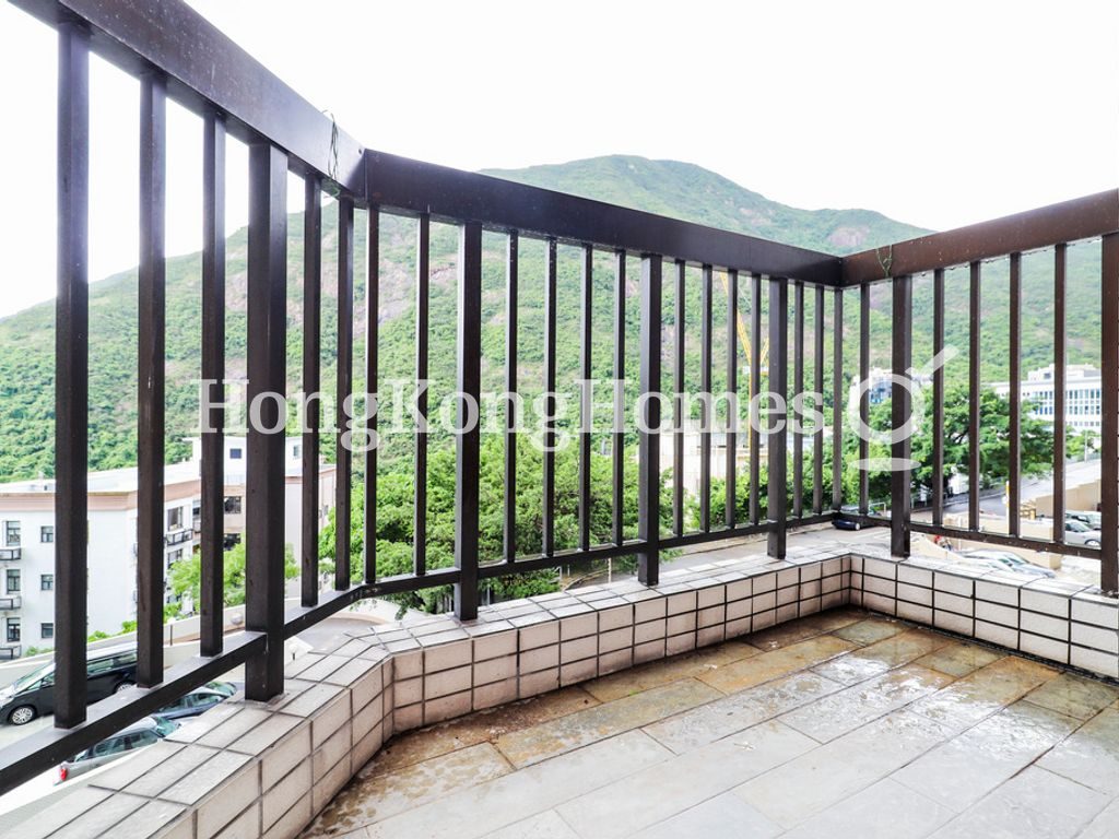 Balcony off Living and Dining Room — 南灣花園 - C座，淺水灣
