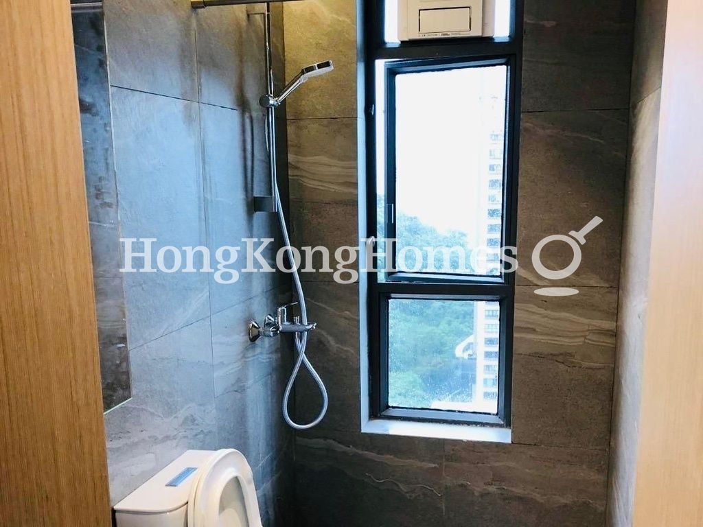 Guest Bathroom — 域多利道 60 號，西環堅尼地城