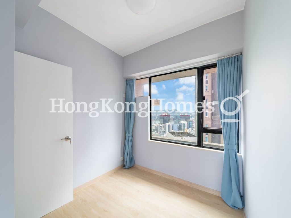 Dressing Area In Master Bedroom — 應彪大廈，西半山