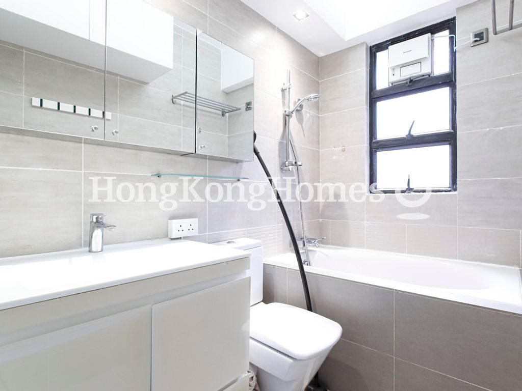 Master Bathroom — 荷塘苑，跑馬地