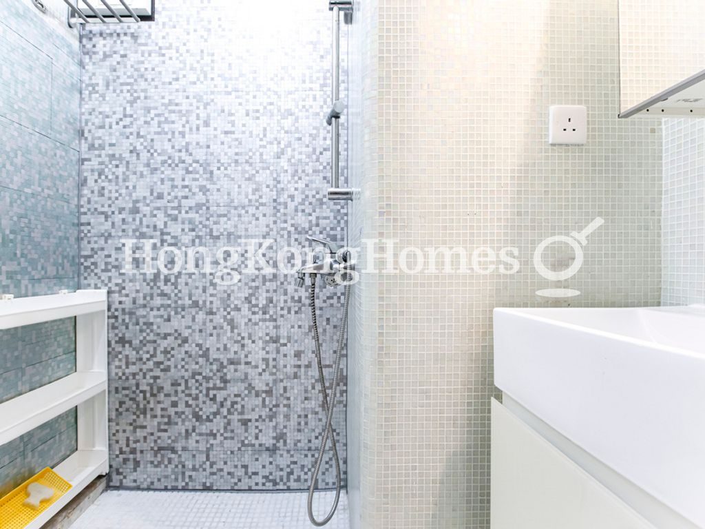 Guest Bathroom — 荷塘苑，跑馬地