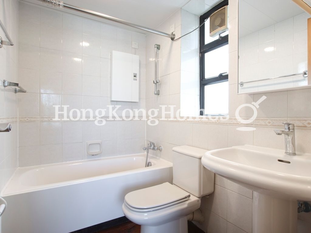 Master Bathroom — Ying Piu Mansion, Mid-levels West