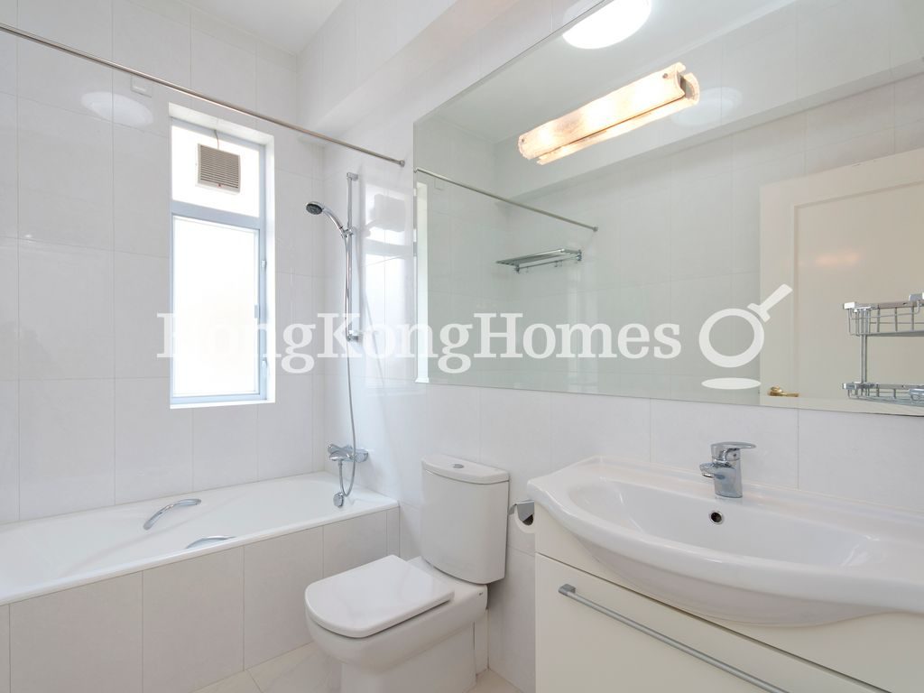 Master Bathroom — 好景大廈，中半山