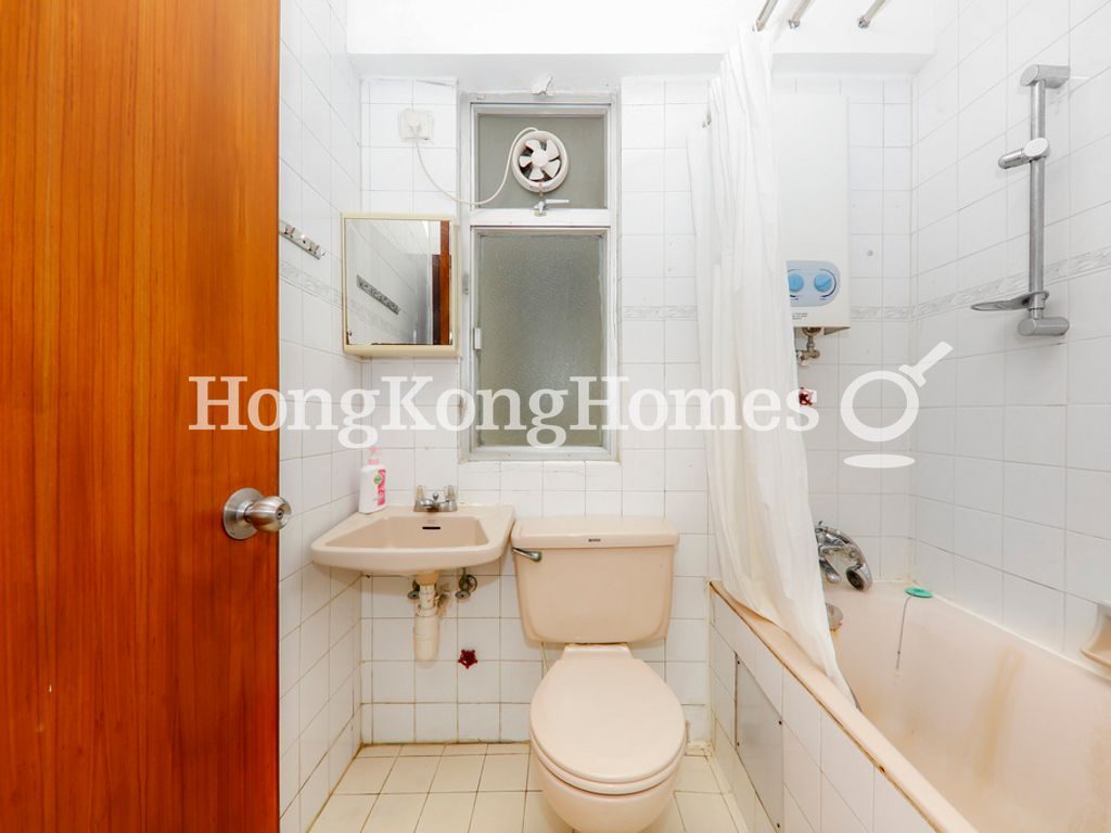 Guest Bathroom — 文光閣，西環堅尼地城