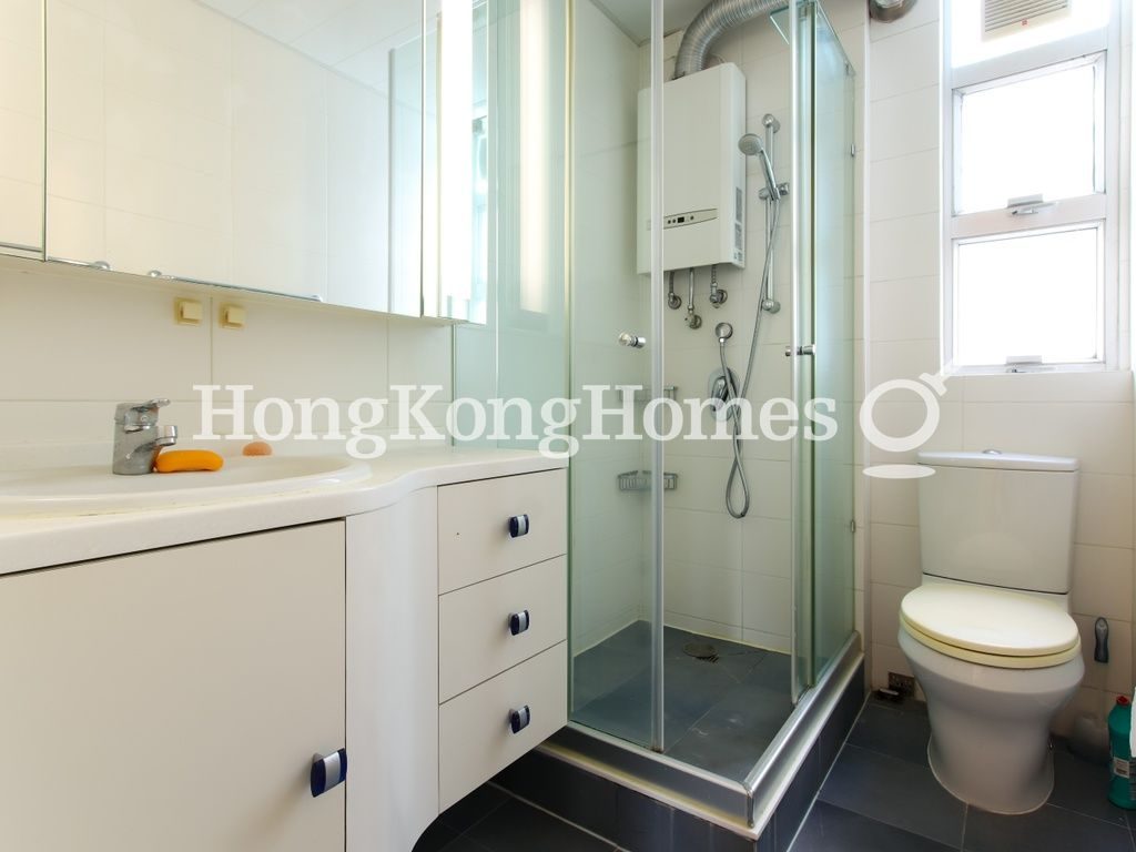 Guest Bathroom — 碧麗苑，薄扶林