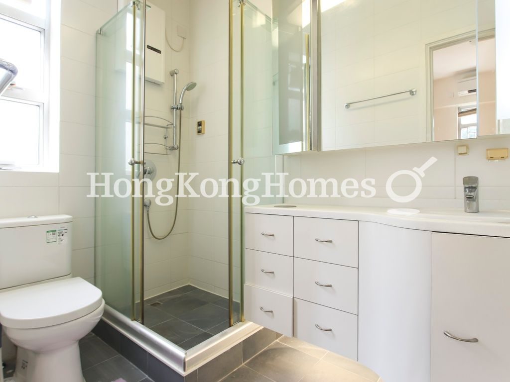 Master Bathroom — 碧麗苑，薄扶林