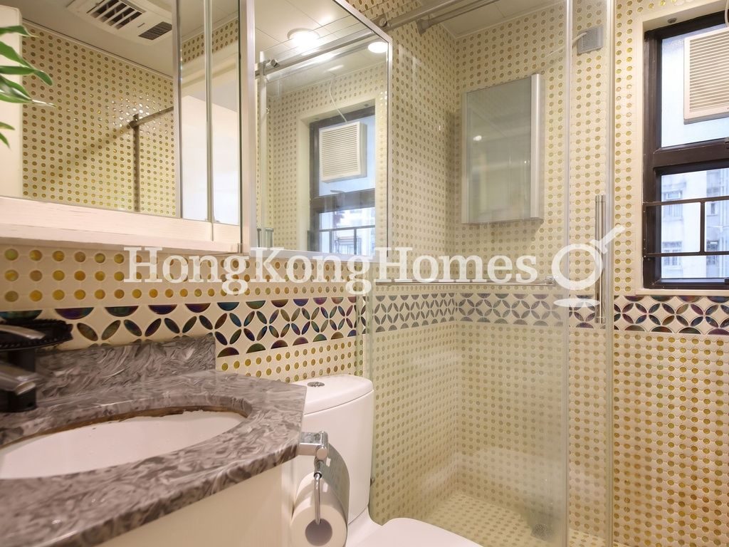 Guest Bathroom — 殷樺花園 1期，西半山