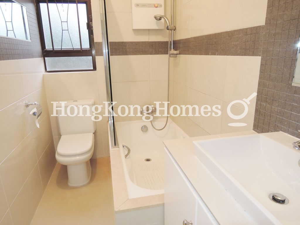 Guest Bathroom — Camelot Height, Mid-levels East
