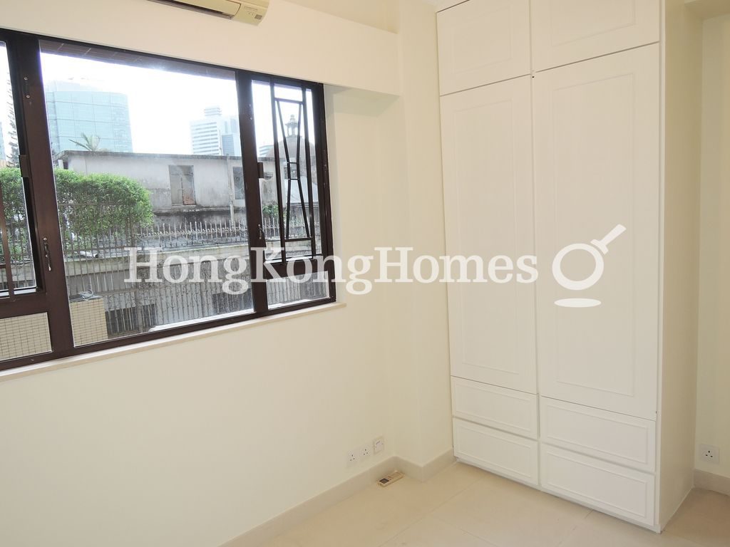 Built-in Wardrobe in Second Bedroom — Camelot Height, Mid-levels East
