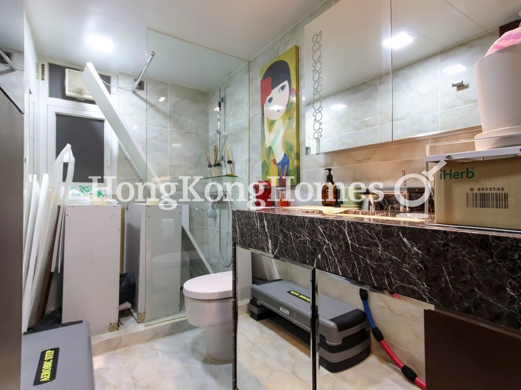 Guest Bathroom — 城市花園 08座，北角