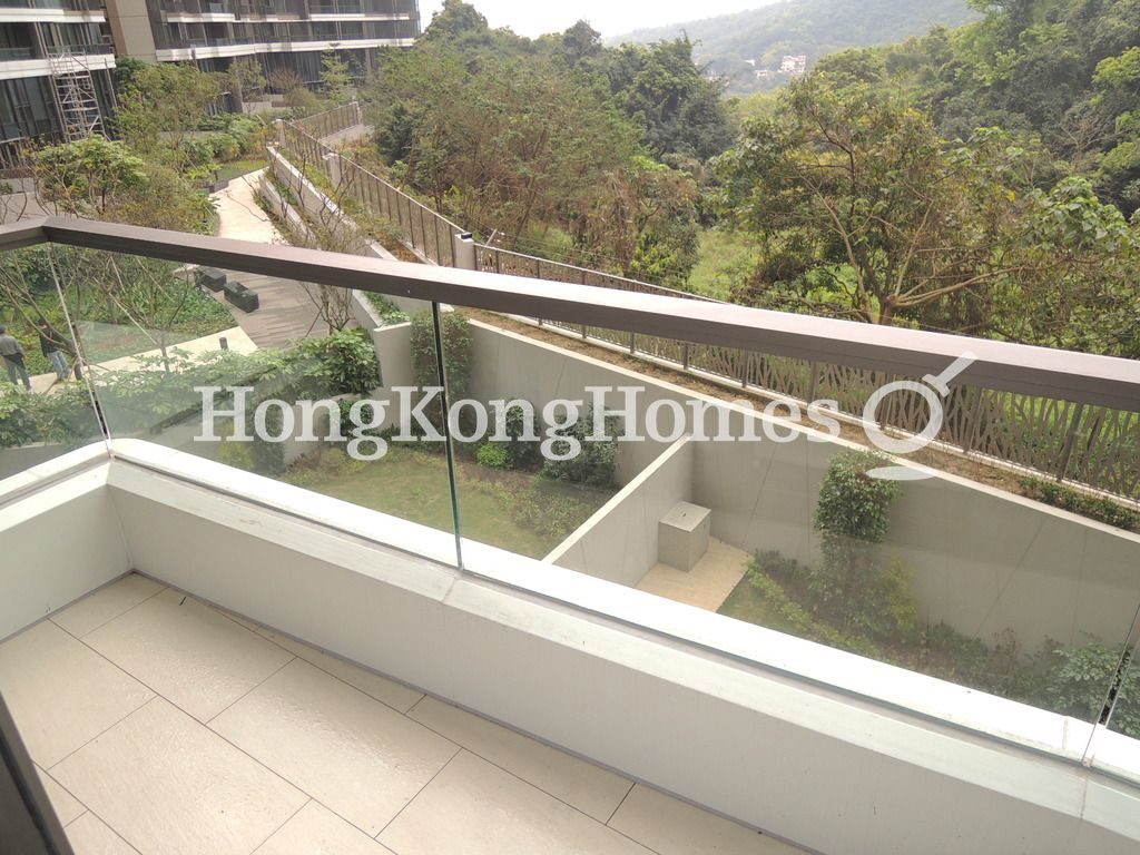 Balcony off Living and Dining Room — 玖瓏山 - 天瓏閣 - 第1座，沙田火炭