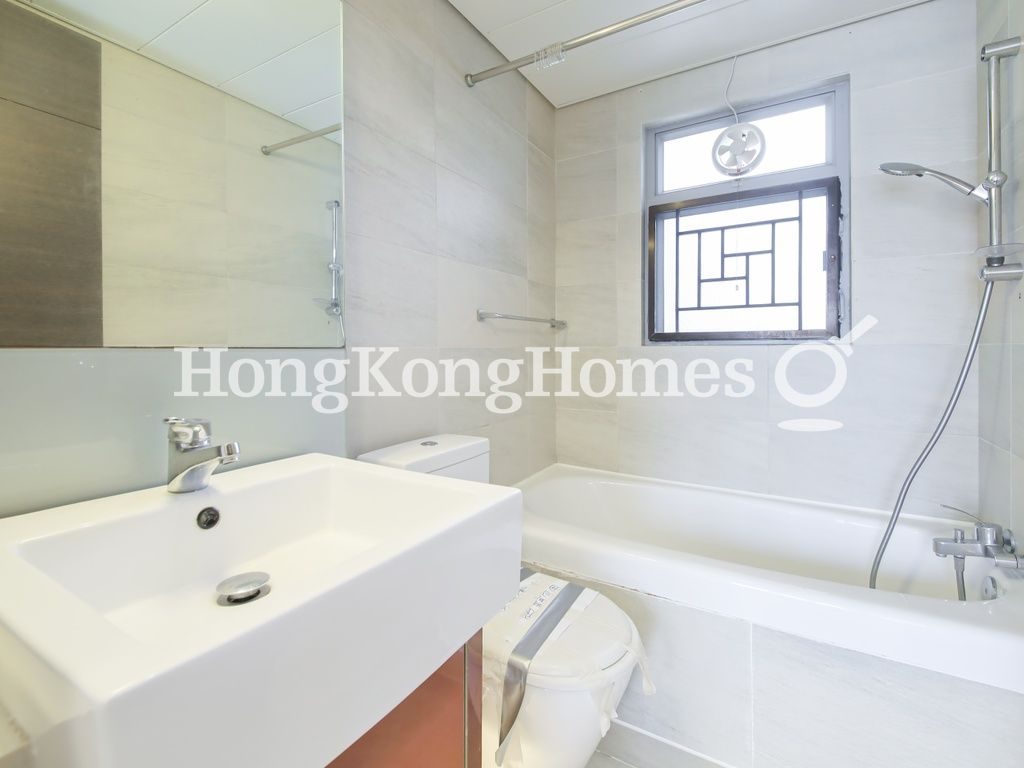 Master Bathroom — Grand Promenade - Tower 02, Quarry Bay