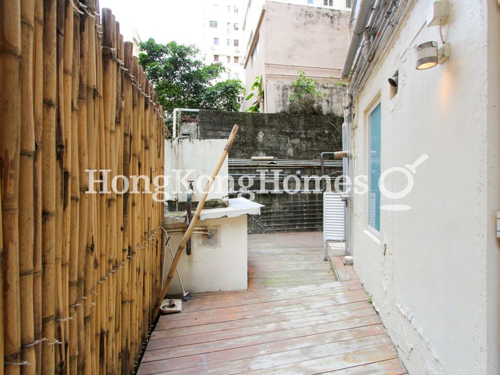 Private Terrace off Master & 2nd Bedrms — 慶雲大廈，西半山