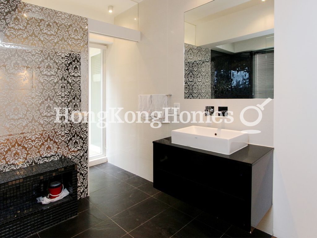 Master Bathroom — 慶雲大廈，西半山