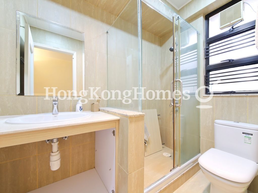 Master Bathroom — 荷塘苑，跑馬地