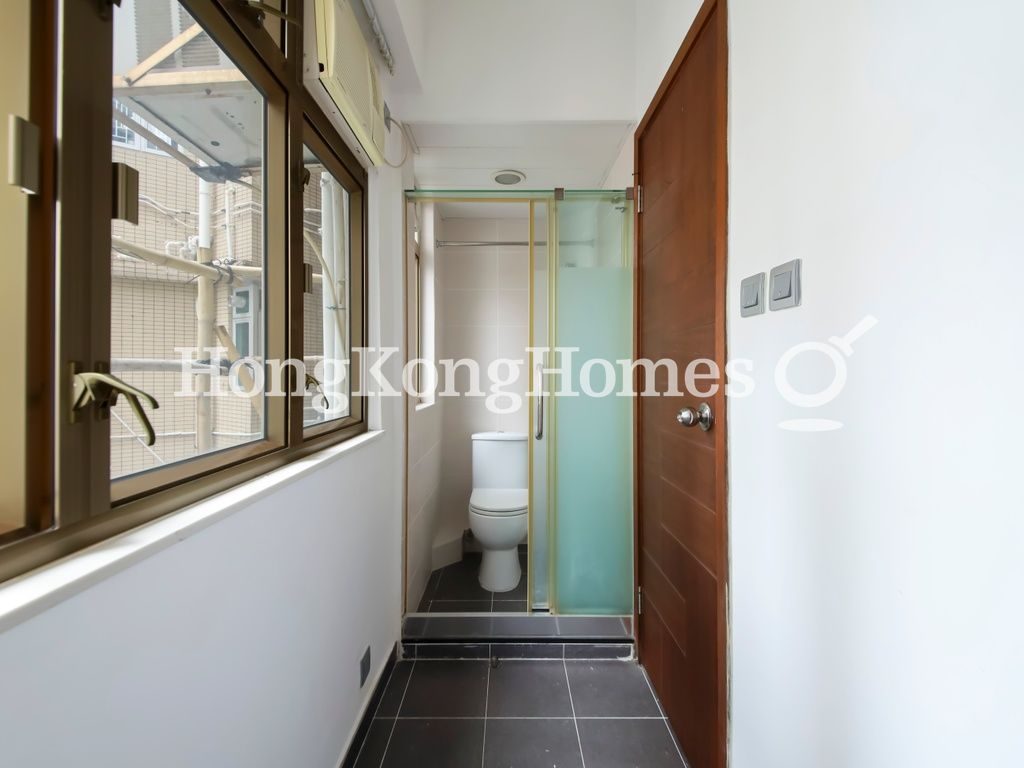 Maid's Room and Washroom — 正大花園大廈，西半山