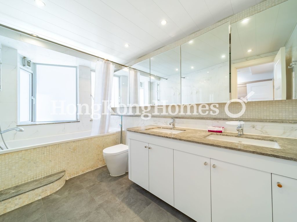Master Bathroom — 嘉富大廈，西半山