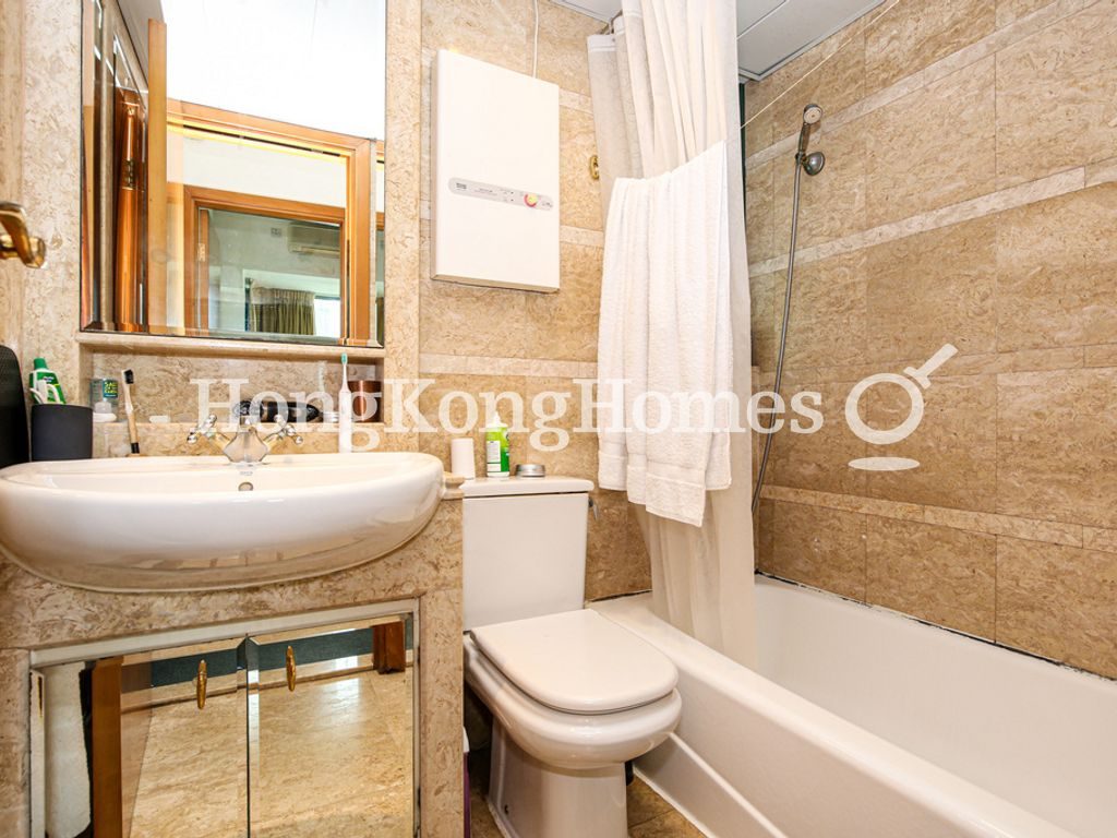 Guest Bathroom — 高逸華軒，西環堅尼地城
