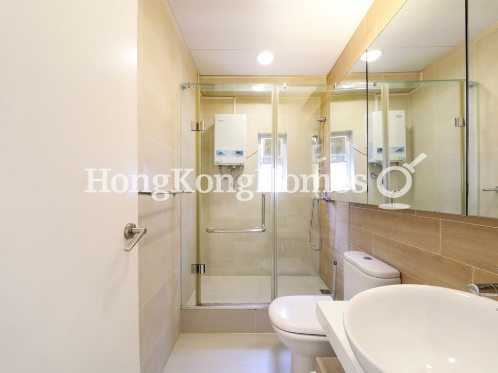 Guest Bathroom — Moon Fair Mansion, Mid-levels East