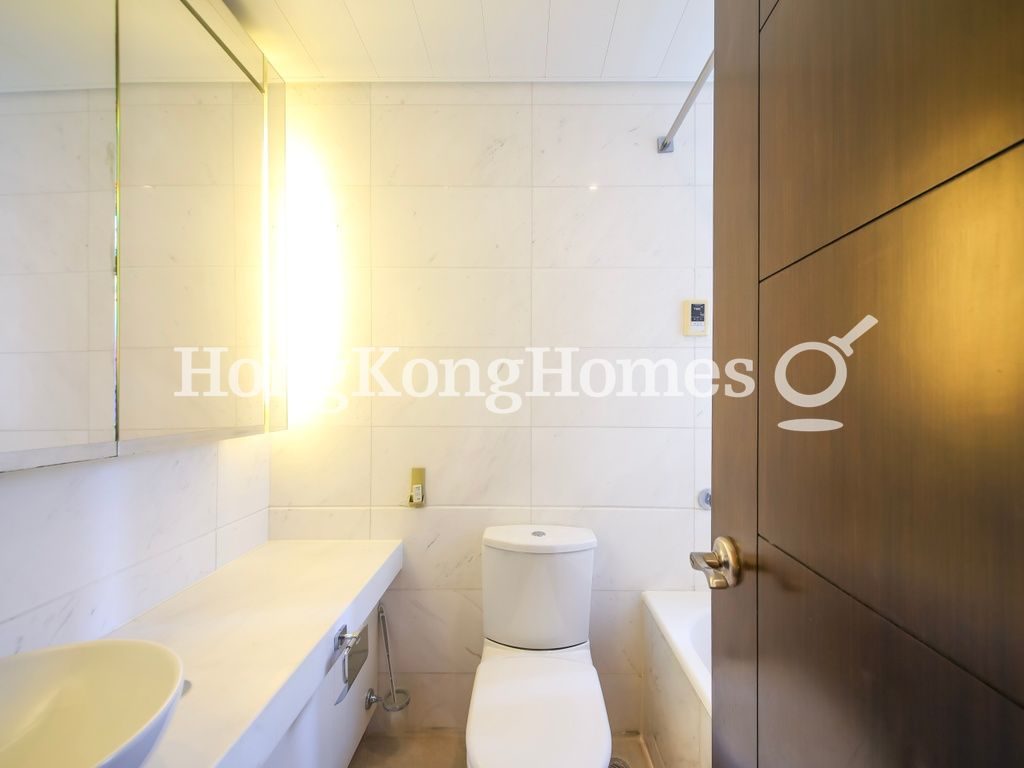 Master Bathroom — 盈峰一號，上環