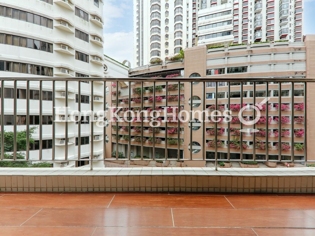 Balcony off Living and Dining Room — 鳳凰閣 - 第05座，東半山